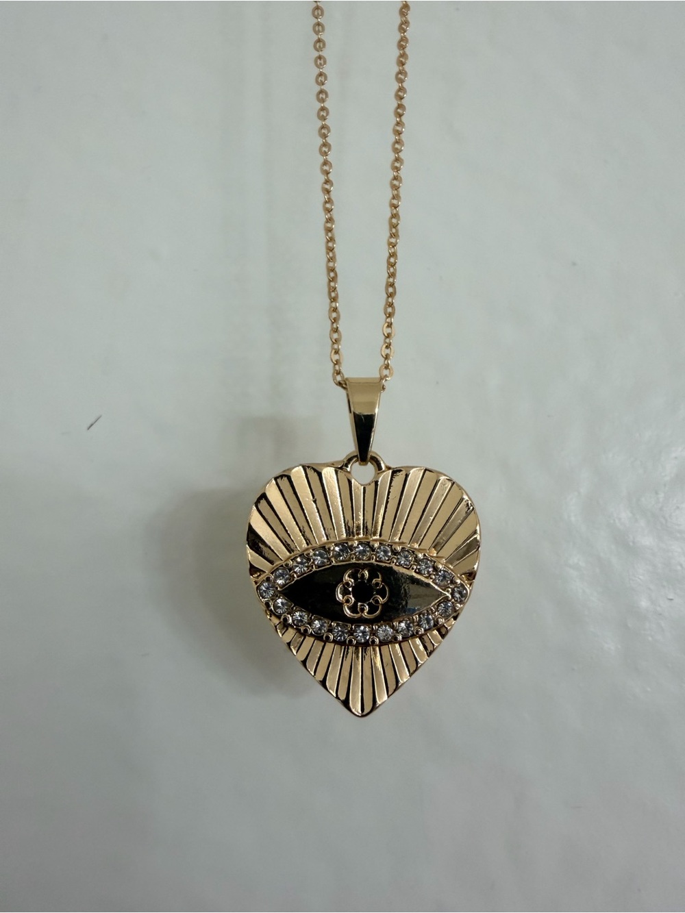 Gold Heart Eye Pendant Necklace - Elegant Women's Jewelry